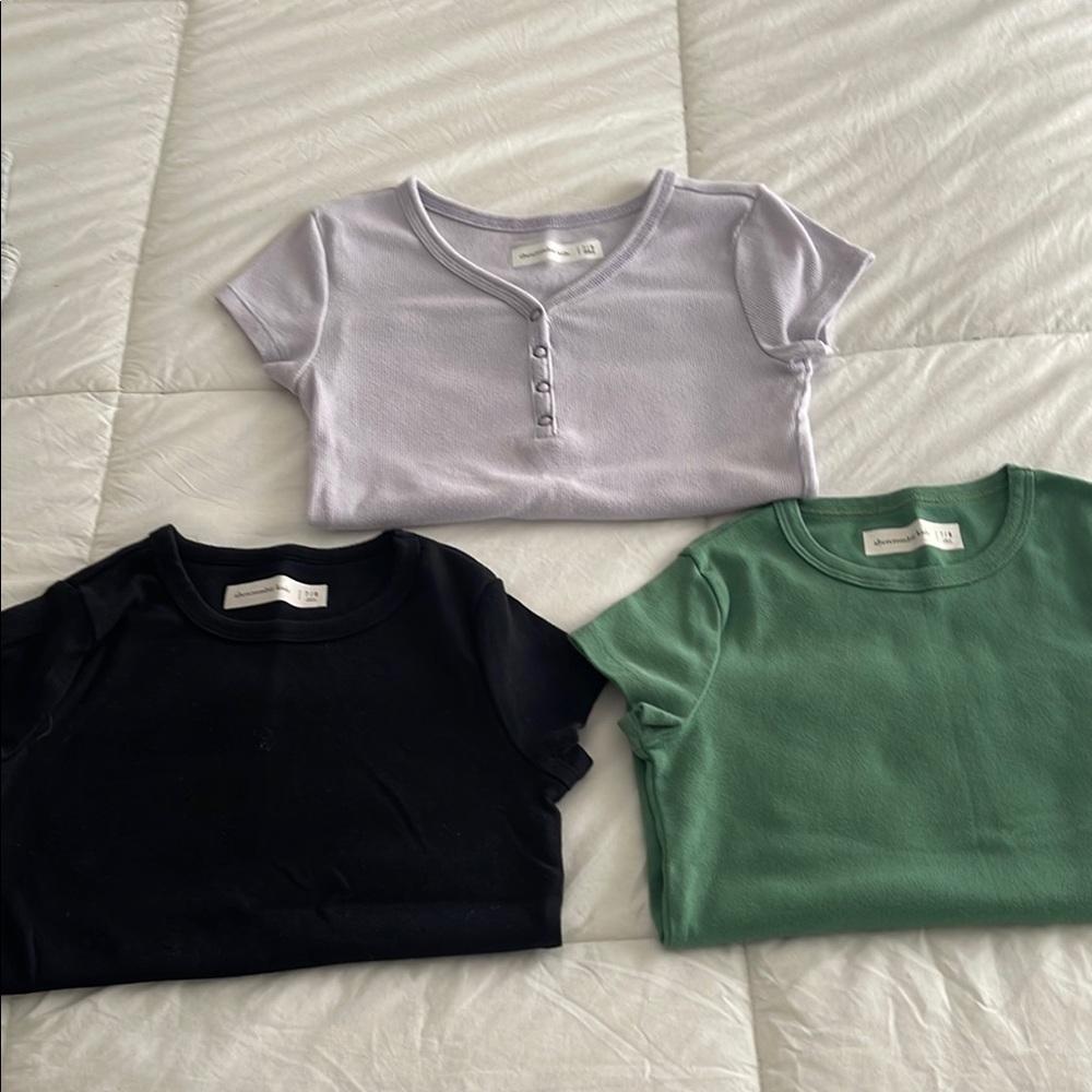 Abercrombie Kids Black and Green Short Sleeve Tees